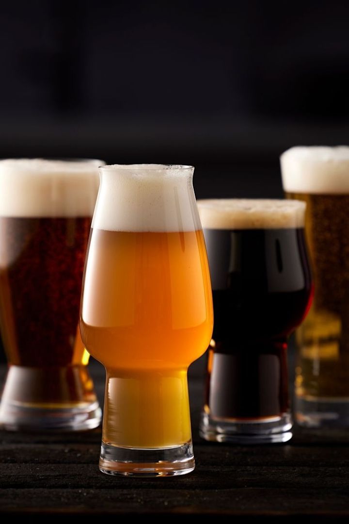 Vous voyez ici différents verres à bière pour différents types de bière de Lyngby Glas - parfait comme cadeau pour la fête des pères.