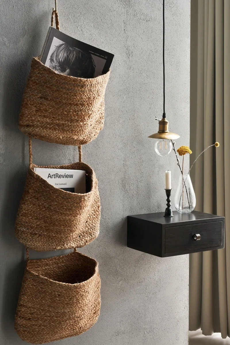 Décoration murale pratique dans le style bohème – les paniers de rangement Ramla de House Doctor.