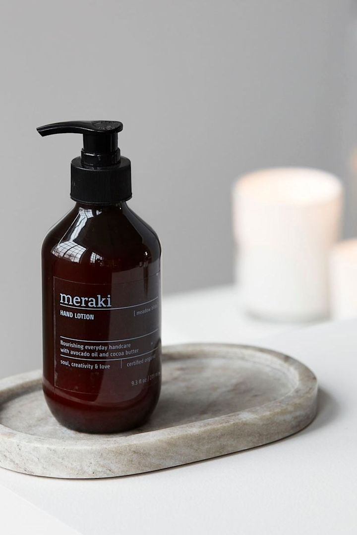 La crème pour les mains Meraki prend soin des mains qui travaillent dur, ce qui en fait un excellent cadeau pour la fête des pères.