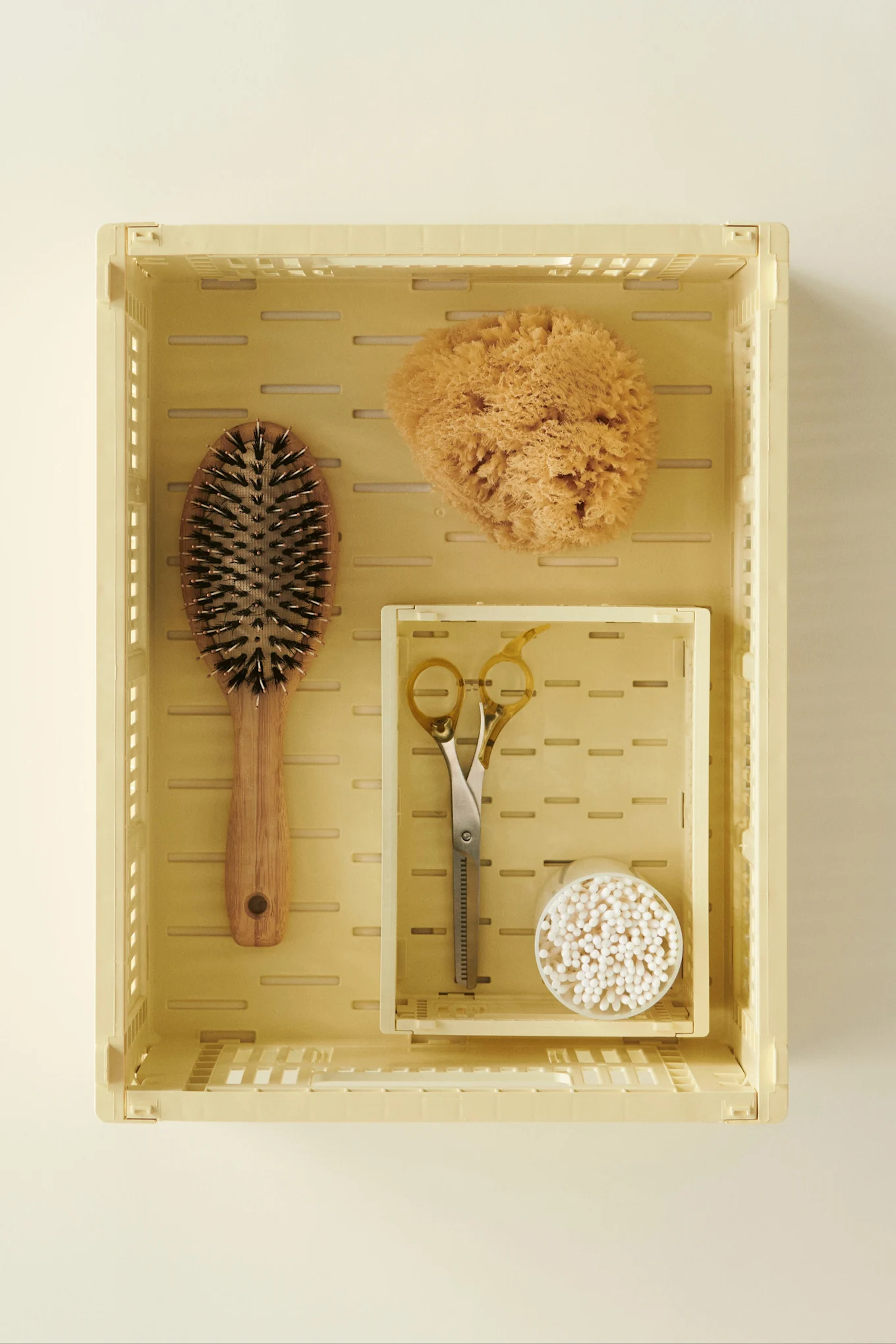 Organisez votre maison et créez de l'ordre, comme ici avec les boîtes de rangement en carton Ferm Living.