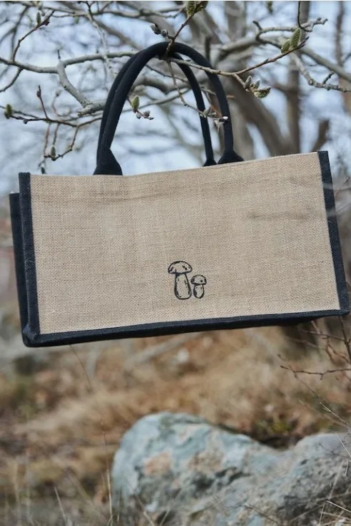 Dans notre liste de choses à faire en automne, nous vous donnons de nombreux conseils sur ce que vous pouvez faire de scandinave cet automne - par exemple aller aux champignons, de préférence avec ce sac de sagaform.