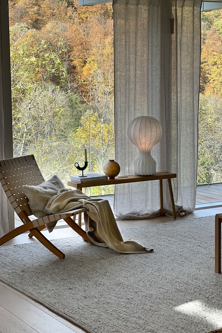 Boho et autres styles d'aménagement : vous voyez ici le salon aménagé dans des couleurs claires dans le style scandinave de l'influenceuse allemande @zuhauselig.