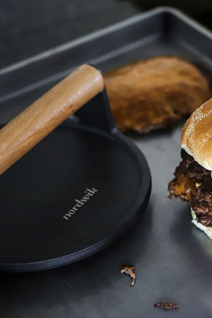 Un presse-burger est un cadeau idéal pour les pères qui aiment se mettre aux fourneaux et qui sont passionnés par la cuisine.
