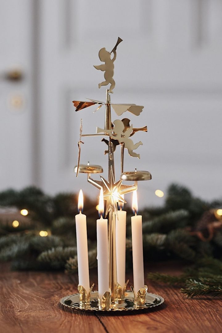 Comment décorer avec des décorations de Noël scandinaves traditionnelles - Le charmant carillon des anges de Dala Industrier est la décoration de Noël scandinave parfaite pour ajouter de l'ambiance à votre maison. 