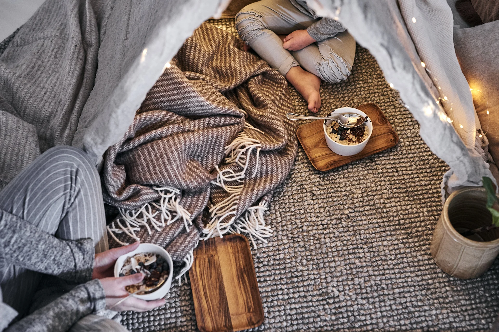 Dans notre liste de choses à faire en automne, nous vous donnons de nombreux conseils sur ce que vous pouvez faire de scandinave cet automne - installez-vous par exemple confortablement dans votre salon et organisez une soirée cinéma.