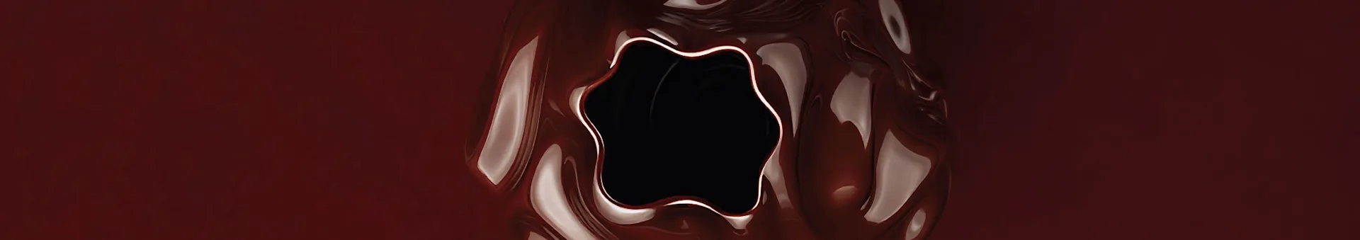 Liquide rouge foncé brillant avec des reflets tourbillonnants et un vide noir central irrégulier.